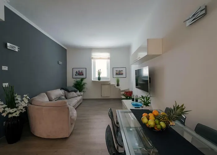 Spanish Steps 3 Bedrooms Cozy,elegant And דירה *